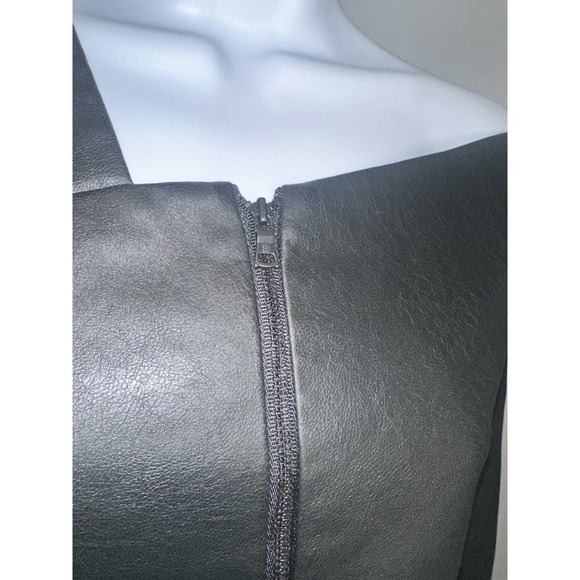 BCBGMAXAZRIA VEGAN LEATHER ONE SHOULDER BACK ZIP PEPLUM TOP EUC SIZE 2 - Picture 4 of 9